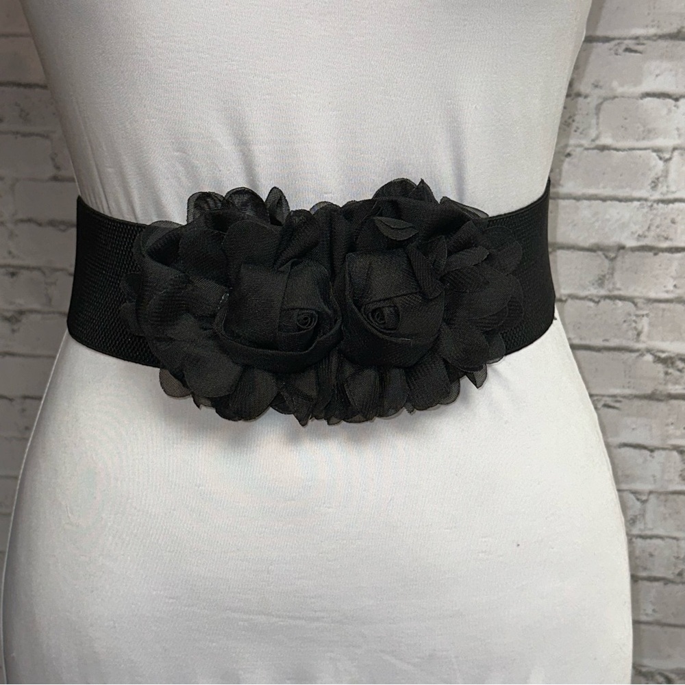 Black Belt Women's XS Floral Accent Snap Buckle Stretch 24in Waist